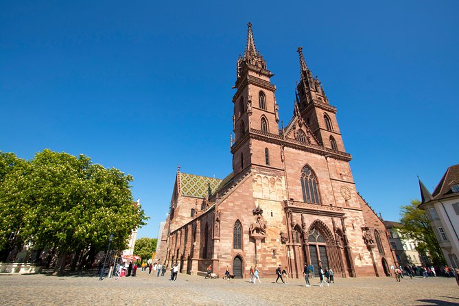 1 Hour express walk of Basel with a Local - Small-group size and the pace of the walk
