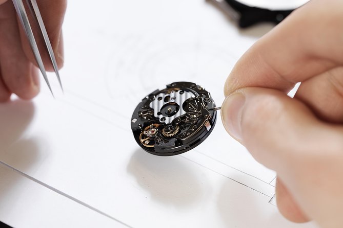 À Maurice Watch Workshop in Zurich - The watchmaker’s coat and magnifying loupe