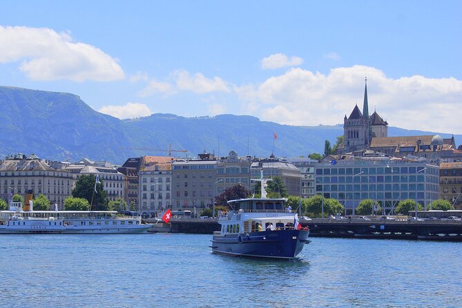 Audioguided sightseeing cruise of Geneva - Along the shore toward the international quarter