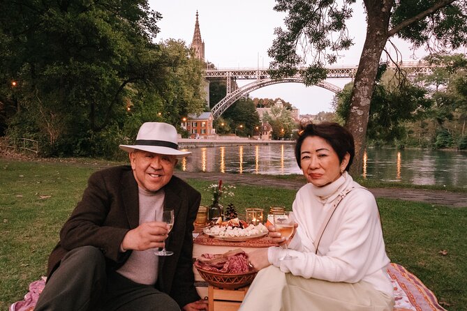 Bern Private Photoshoot with Optional Picnic by the River - From city streets to Dalmazimätteli