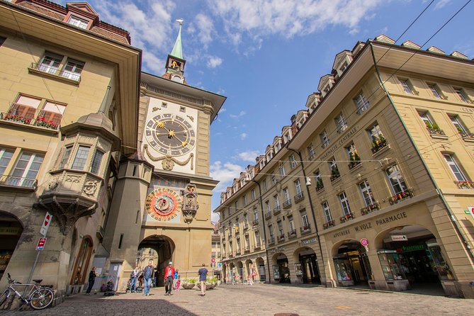 Best Intro to Bern in 2 hours with a Local - Bern’s fountains and the Zähringer bear