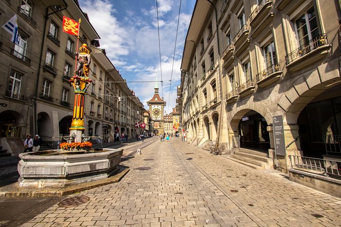 Best Intro to Bern in 2 hours with a Local - A café pause that breaks up the monuments