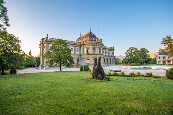 Best Intro Tour of Geneva with a Local - Walking toward the United Nations