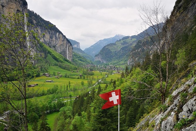 Best of Bernese Oberlands from Luzern - Brienz offers a quieter village pause