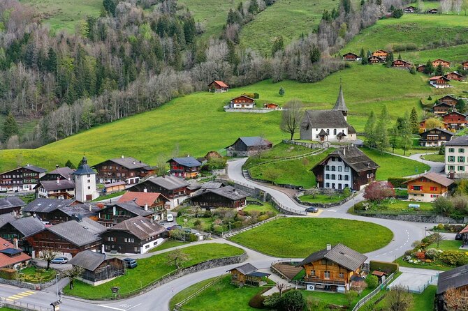 Breathtaking Private Hike with a Local Swiss Expert (1 day trip) - Bernese Oberland for classic alpine scale