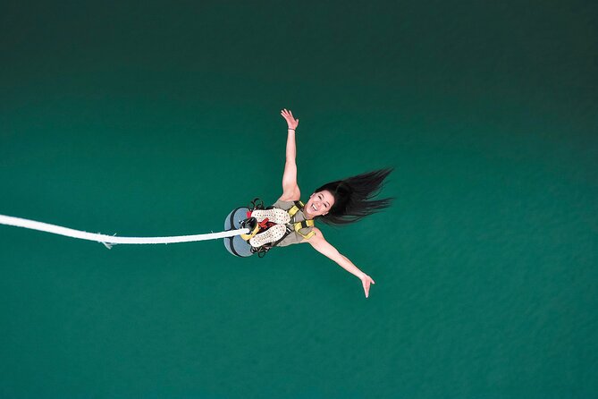 Bungy Jump Stockhorn with OUTDOOR - The cable-car leap toward Stockhorn’s lake