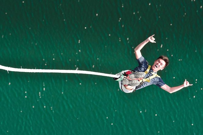 Bungy Jump Stockhorn with OUTDOOR - Getting ready above the mountain lake
