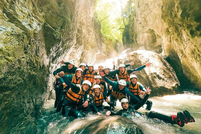 Canyoning Interlaken with OUTDOOR - The 10-meter rappel sets the tone