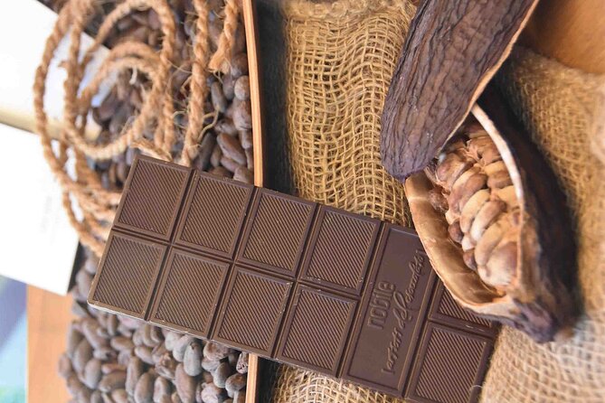 Chocolate tour in Bern with chocolate tasting - The tasting begins with chocolate that breaks the rules