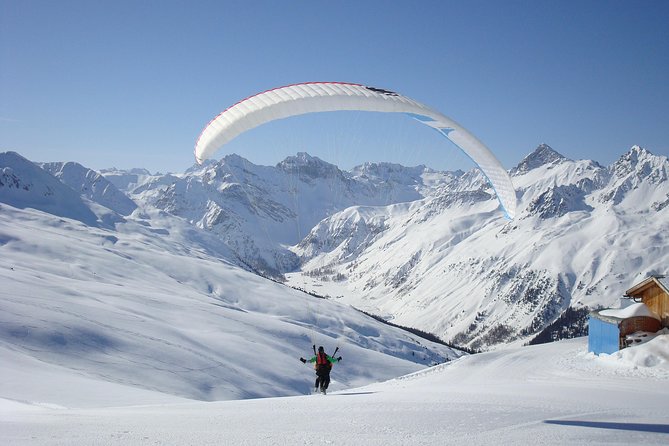 Davos Absolutely Free Flying Paragliding Tandem Flight 1'000 Meters High - What 15 to 35 Minutes in the Air Feels Like
