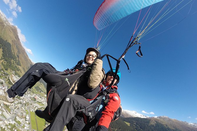 Davos Absolutely Free Flying Paragliding Tandem Flight 1'000 Meters High - Landing Near the Heart of Davos