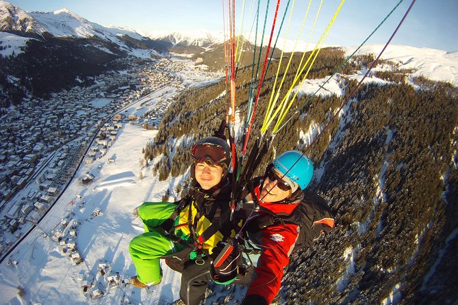 Davos Absolutely Free Flying Paragliding Tandem Flight 1'000 Meters High - The Pilots and the Feel of the Experience
