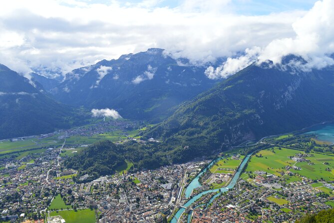 Daytrip to Swiss Villages: Interlaken Grindelwald & Lauterbrunnen - The guide makes a bigger difference than the bus
