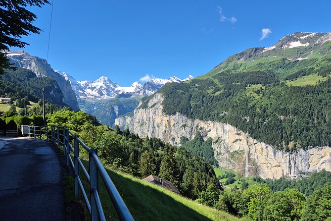 Easy countryside tour in Swiss Alps - kids friendly - From Lauterbrunnen station toward Wengen