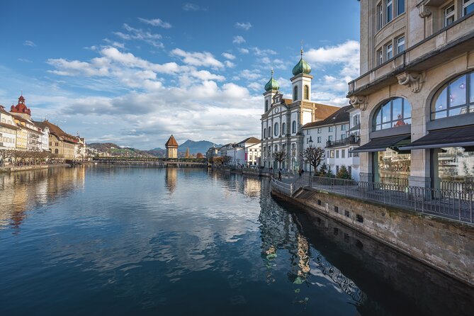 Explore Lucerne in 60 minutes with a Local - Starting at the Torbogen by the lake