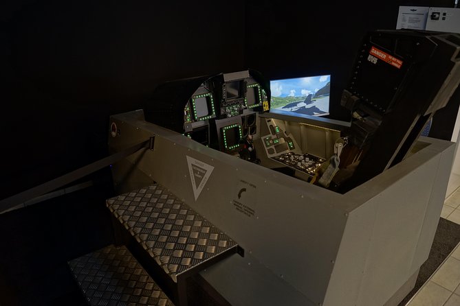 F / A-18 fighter jet flight simulator in Zurich - Taking the F/A-18 controls in Zurich