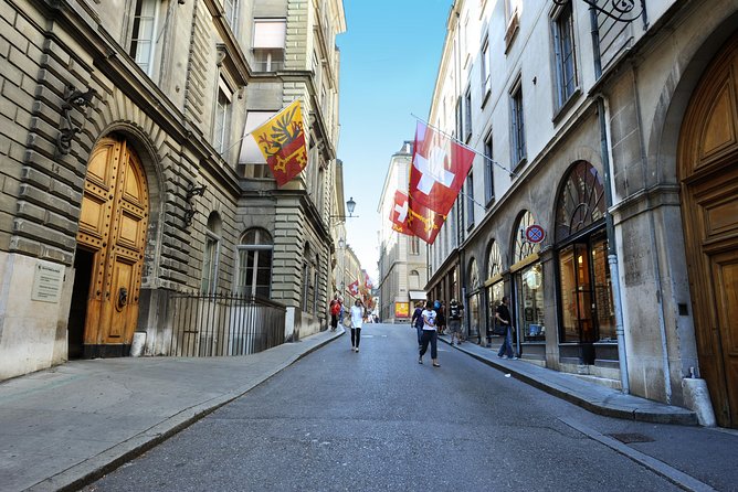 Geneva Highlights 2-Hour Introductory Tour - Red Cross, Ariana Park, and the lake
