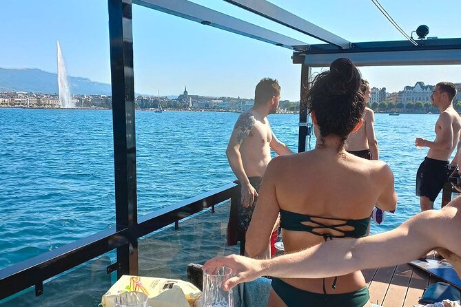 Geneva: Private Cruise on Lake Geneva with Aperitif - Starting at Eaux-Vives beside the water jet