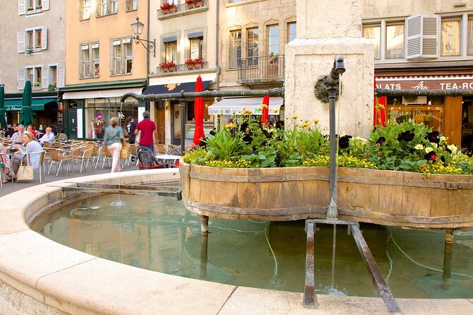 Geneva: Sightseeing of top Places Tour Electric TukTuk 1H15 tour - Views Near Lord Byron’s House