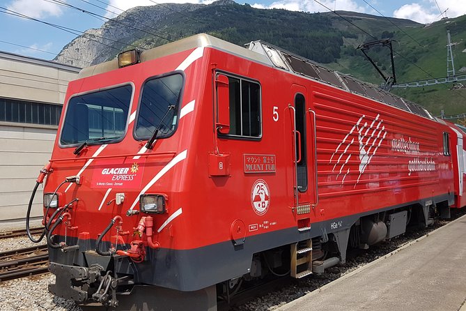 Glacier Express Panoramic Train Round Trip from Zürich With Private Guide - What the private guide adds