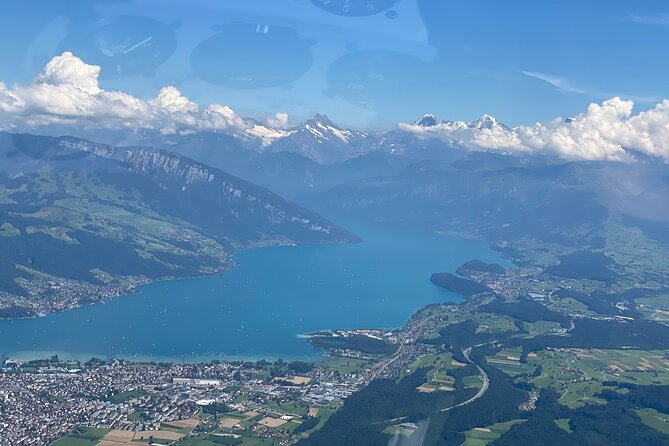 Helicopter tour to the Stockhorn mountain, with great view to the Swiss Alps - A private flight changes the feel