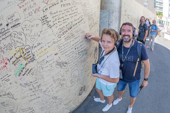 In the footsteps of Freddie Mercury (Extended 2h30 version) - The Queen Studio Experience is nearby, but separate