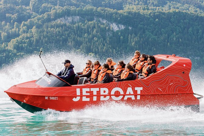 Jetboat Interlaken - The action: speed, turns, and spray