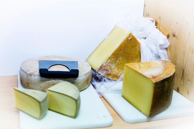 Lucerne CH Experience: Cheese, Chocolate, Chapel Bridge & Château - Up to Lucerne Castle for the views