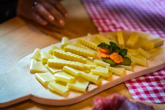 Lucerne CH Experience: Cheese, Chocolate, Chapel Bridge & Château - Five chocolates near the railway station