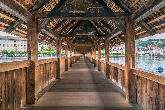 Lucerne Day Tour from Zurich - Using the audio guide without wasting time