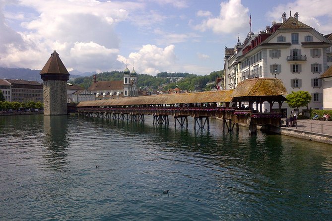 Lucerne small group walking tour and Lake Cruise from Basel - Schwanenplatz and St. Leodegar Church