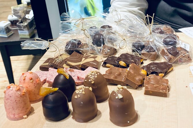 Lucerne Zvieri Swiss Traditional Tasting Experience - Food stops versus a historical walking tour