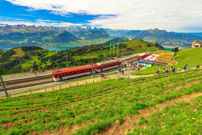 Mount Rigi: A Scenic Day Trip to the Queen of the Mountains - A short walk from Rigi Staffel to Rigi Kaltbad