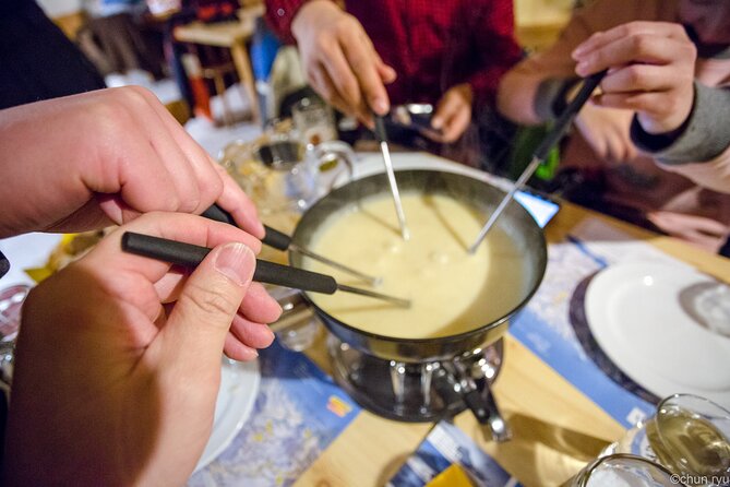 Night Sledding with Fondue - What the group size means after dark