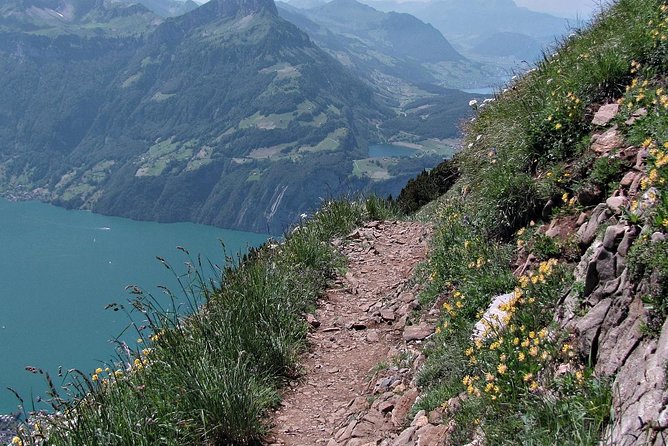 Peak to Peak Private Hiking Tour from Lucerne - From Lucerne station to the Stoos funicular