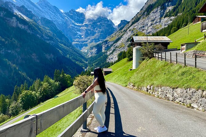 Private Full-Day Tour to Grindelwald Lauterbrunnen Interlaken Mürren from Basel - Lauterbrunnen and the valley of 72 waterfalls