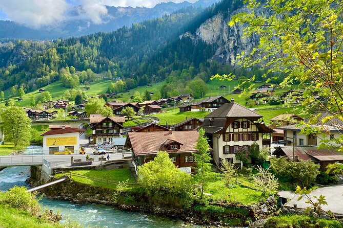 Private Full-Day Tour to Grindelwald Lauterbrunnen Interlaken Mürren from Basel - The walk from Mürren to Gimmelwald