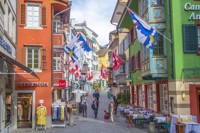 Private Tour of Zurich in 60 minutes with a Local - A quieter church beside the Limmat