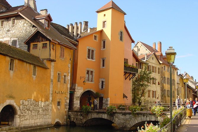 Private Tour to Annecy, from Geneva - Two hours for shopping and lunch