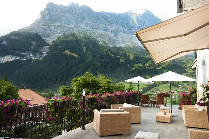 Private transfer from Zurich City to Zurich Airport - Meeting the driver at your hotel lobby