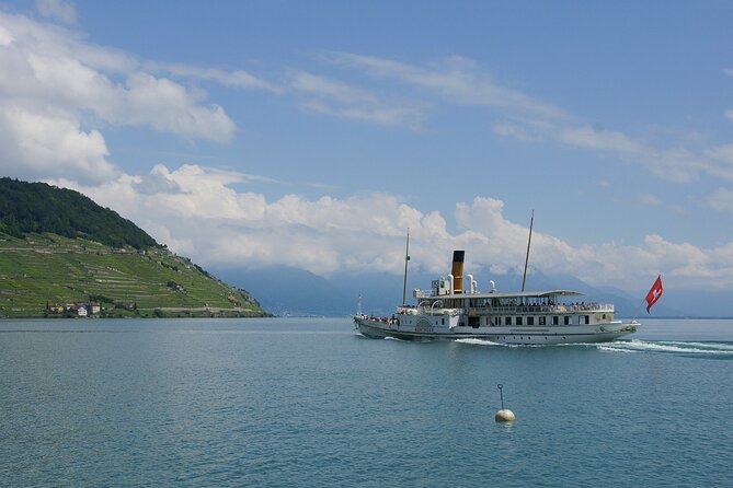 Round trip cruise from Lausanne to Chillon - Lausanne departure and the first minutes on Lake Geneva