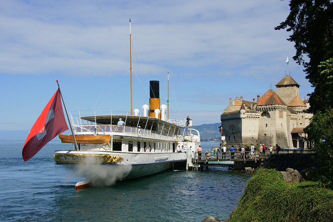 Round trip cruise from Lausanne to Chillon - Chillon Castle arrives from its best angle