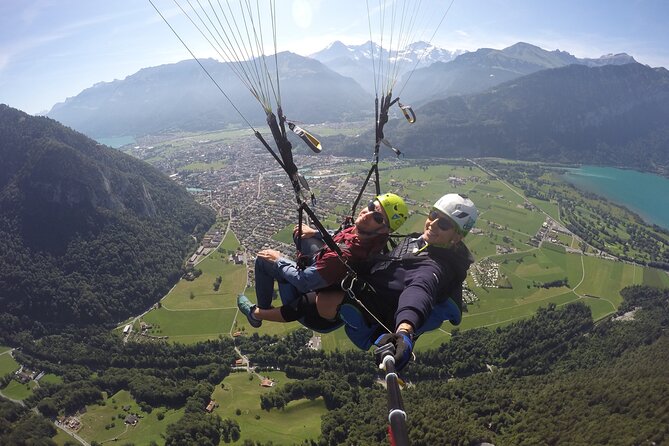Tandem Paragliding Experience from Interlaken - The pilots make the difference