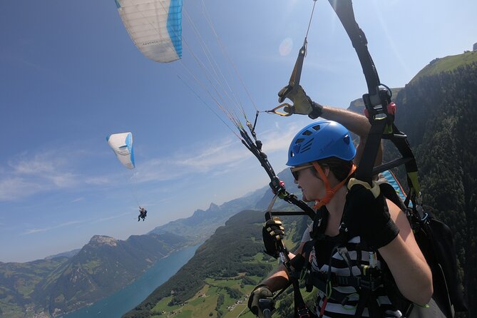 Tandem Paragliding Flight in the Lucerne Region - From Frankenstrasse to the launch mountain