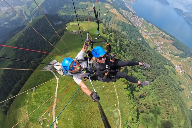 Tandem Paragliding Flight in the Lucerne Region - Ten to twenty minutes above Lake Lucerne