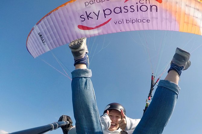 Tandy paragliding - Preparing for a first tandem takeoff