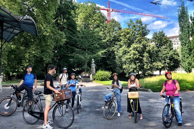 Urban Bike Tour Zurich - Lake Zurich and the first postcard views