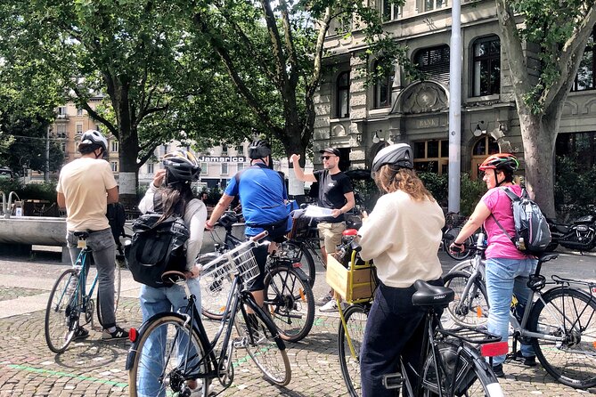 Urban Bike Tour Zurich - Rathausbrücke and the old town center
