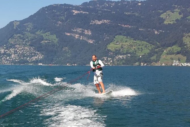 Wakeboarding Lake Zurich - afternoon ! - When to choose the tube, kneeboard, or surfboard