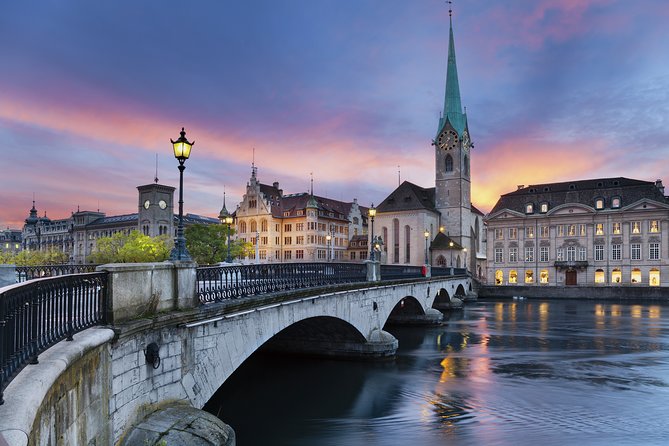 Walking tour of Zurich - your first overview of the city (Private Tour) - Lindenhof Hill and the best pause for photos